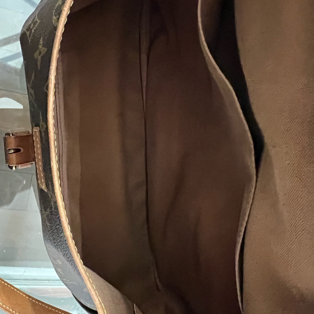 Authentic Beautiful Louis Vuitton Saumur 35 Shoulder Bag. - Picture 16 of 16